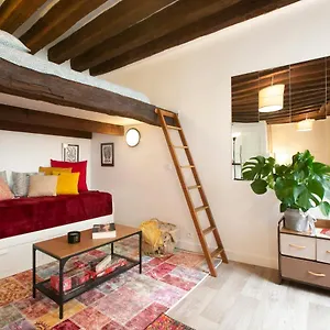 Appartement Authentic In Center Of Parisian Marais, Paris
