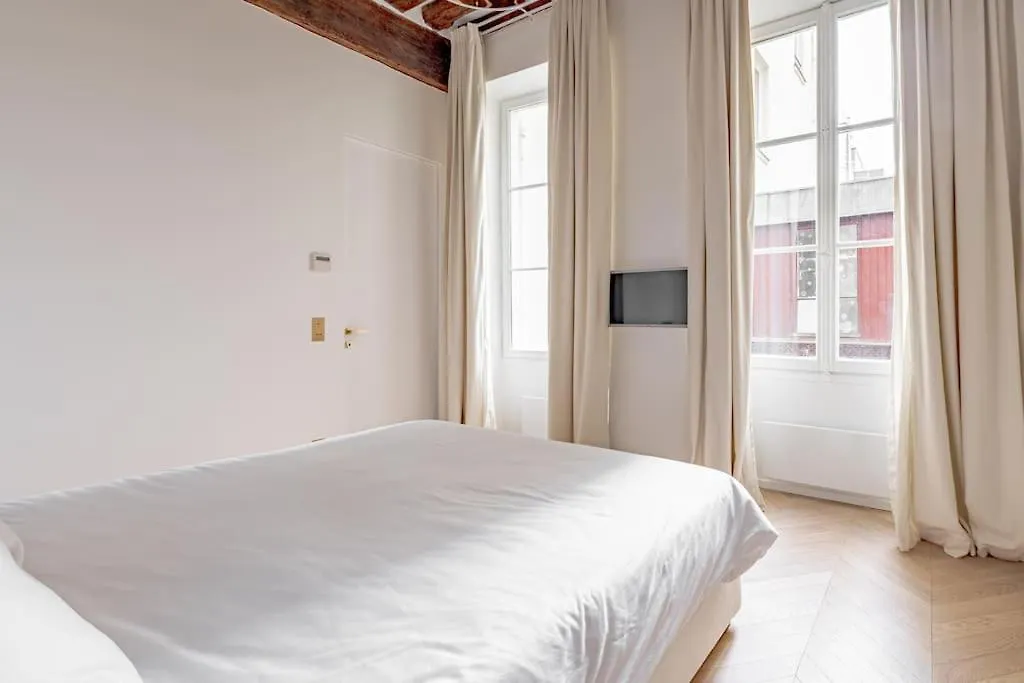 Stylish Rue Des Rosiers Gem Brand New 2-Bedr Apartment Paris