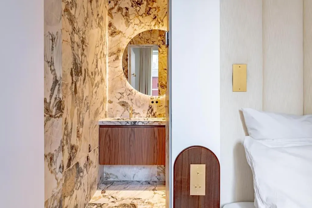 Stylish Rue Des Rosiers Gem Brand New 2-Bedr Apartment Paris France