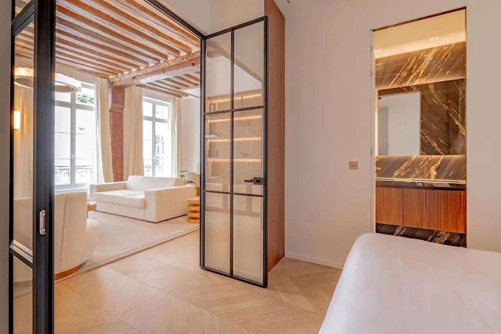Stylish Rue Des Rosiers Gem Brand New 2-Bedr Apartment Paris