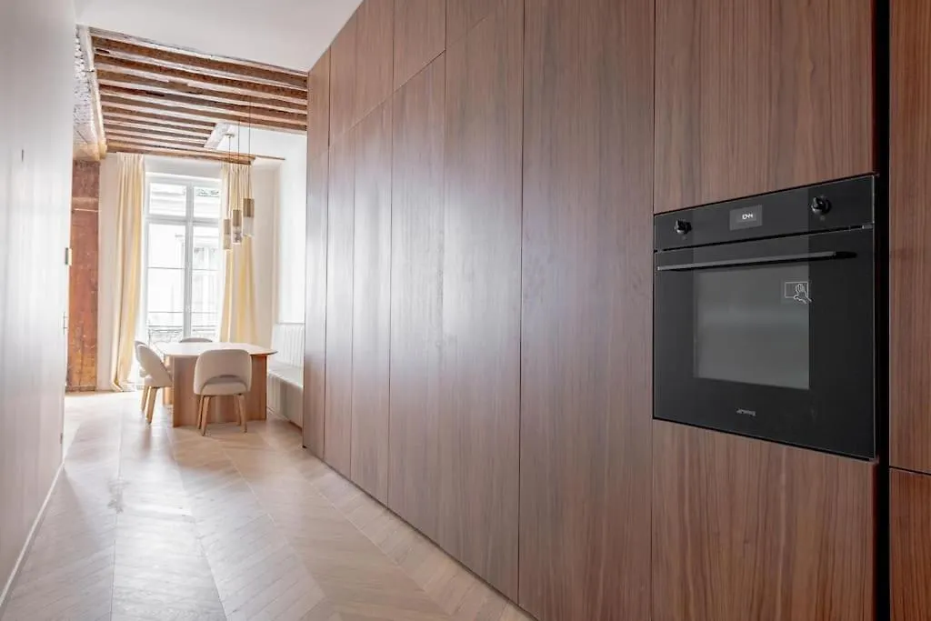 Stylish Rue Des Rosiers Gem Brand New 2-Bedr Apartment Paris