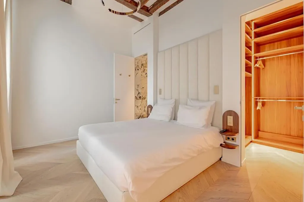 Stylish Rue Des Rosiers Gem Brand New 2-Bedr Apartment Paris