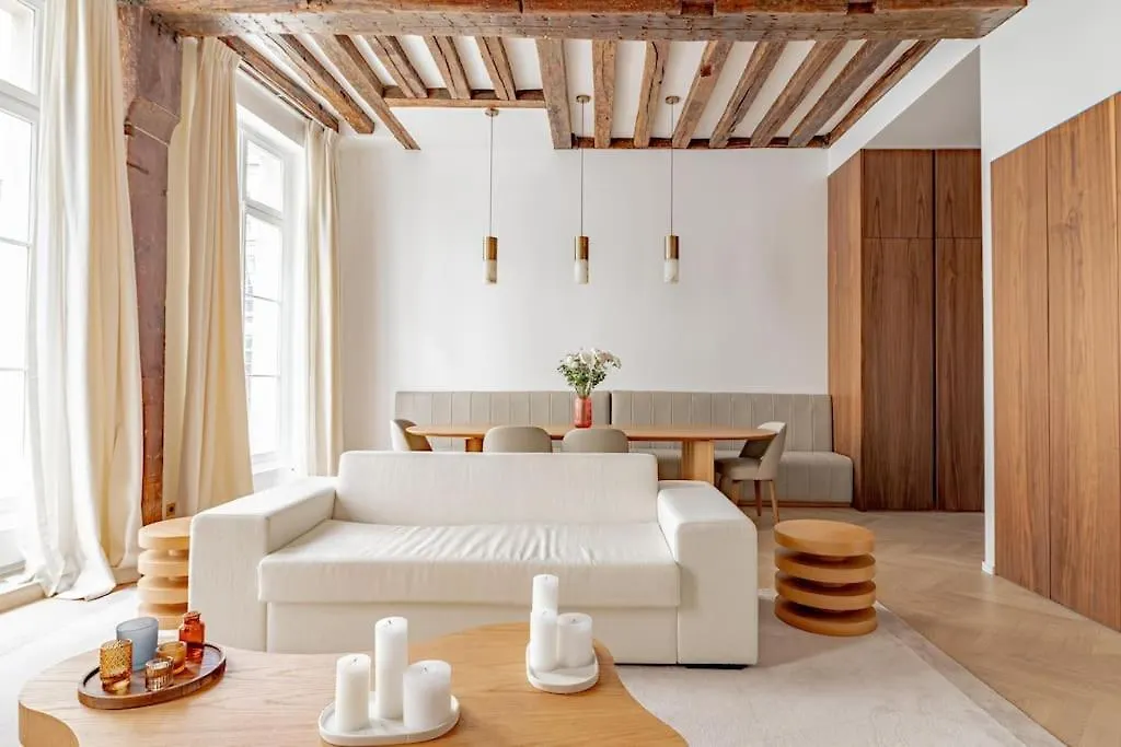 Stylish Rue Des Rosiers Gem Brand New 2-Bedr Apartment Paris France