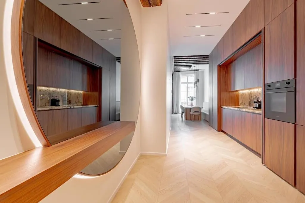 Stylish Rue Des Rosiers Gem Brand New 2-Bedr Apartment Paris