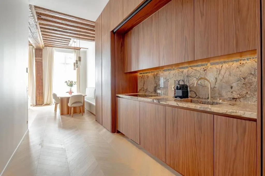 Stylish Rue Des Rosiers Gem Brand New 2-Bedr Apartment Paris